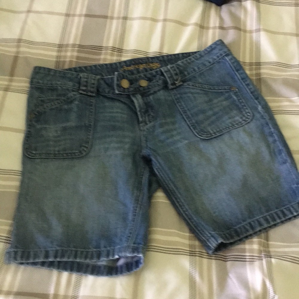 American Eagle distressed denim shorts, Sz 10